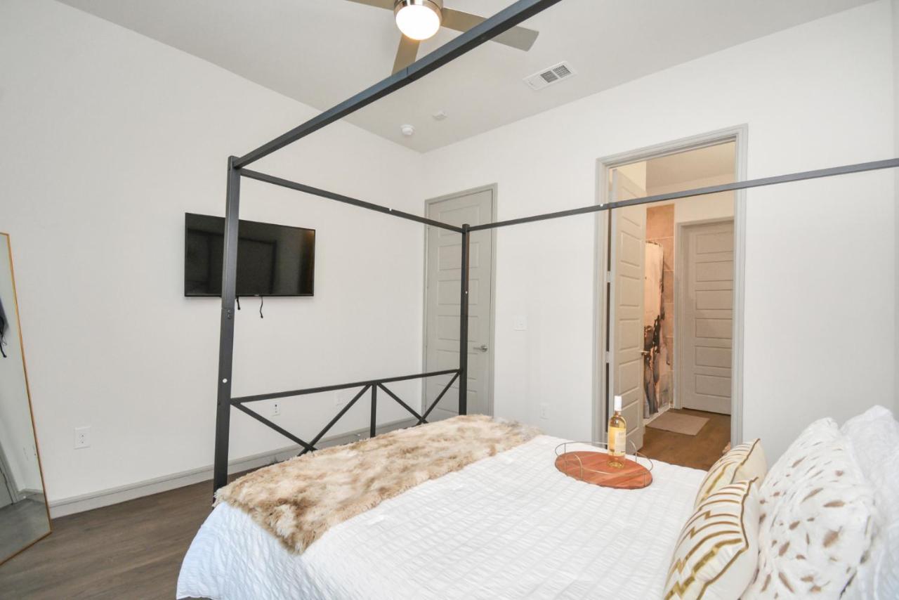Elan Maison Smart Hub In The Heart Of Downtown Houston Exterior photo