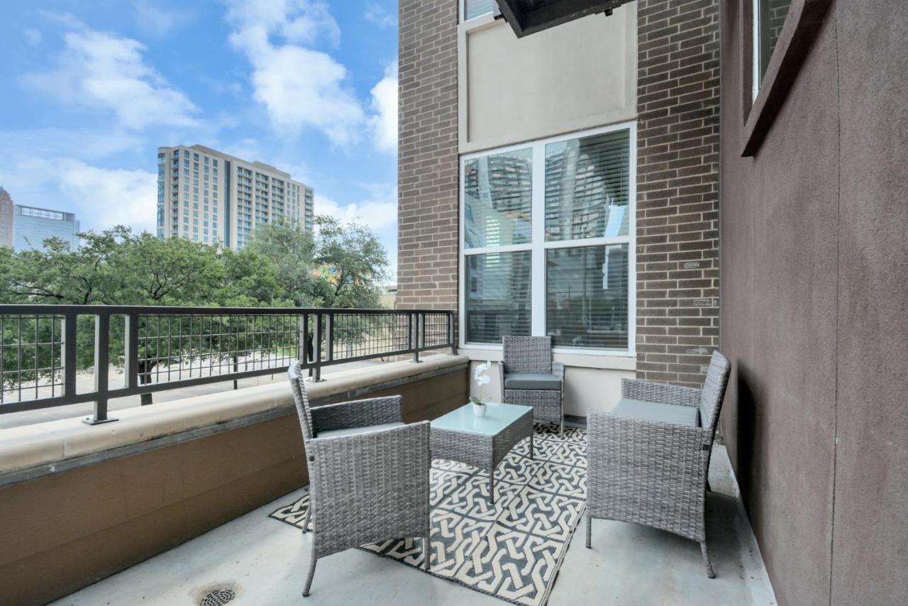 Elan Maison Smart Hub In The Heart Of Downtown Houston Exterior photo